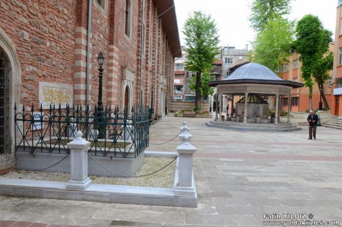 Arap Camii : İstanbul'da Endülüs Kokusu Almak Arap Camii Avlu 700x464 - Arap Camii : İstanbul'da Endülüs Kokusu Almak