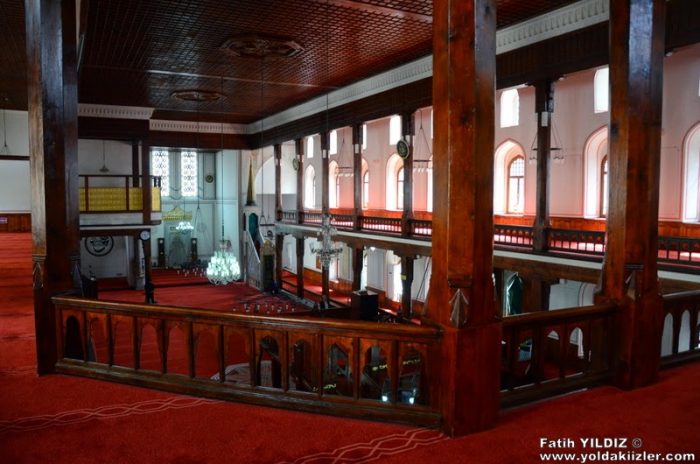 Arap Camii : İstanbul'da Endülüs Kokusu Almak Arap Camii ic 700x464 - Arap Camii : İstanbul'da Endülüs Kokusu Almak
