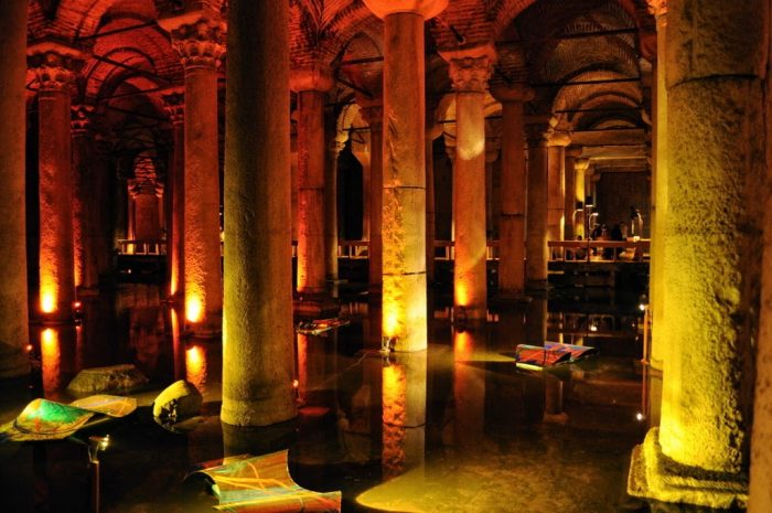 İstanbul'un Gizemi Yerebatan Sarnıcı Basilica Cistern1 700x465 - İstanbul'un Gizemi Yerebatan Sarnıcı