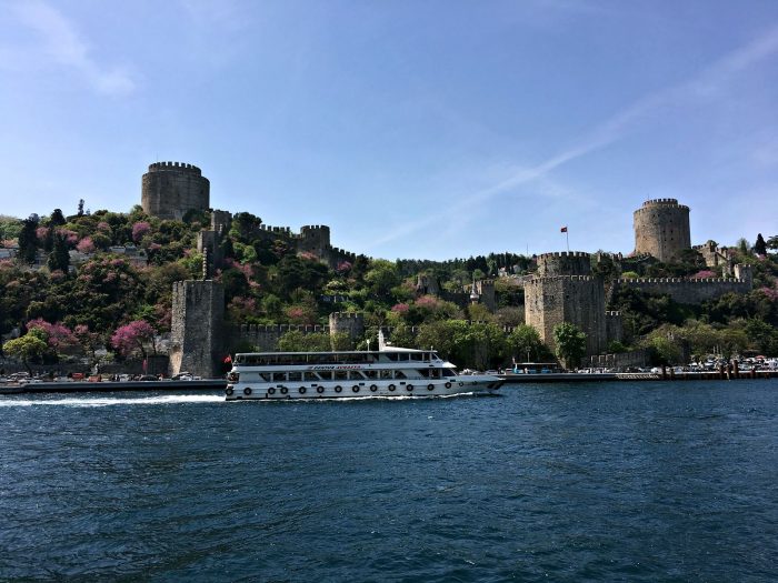Erguvan Zamanı Boğaz Turu Erguvan zamani bogaz 700x525 - Erguvan Zamanı Boğaz Turu