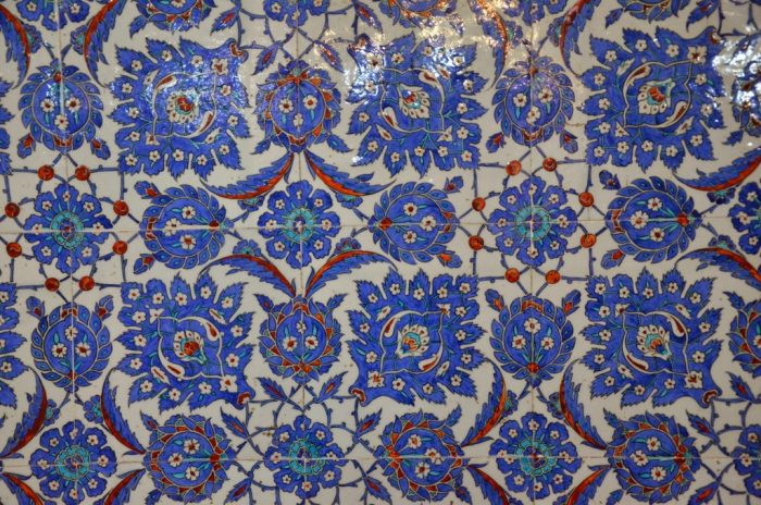 Rüstem Paşa Camii'nin Çinileri FTH 5267 700x464 - Rüstem Paşa Camii'nin Çinileri