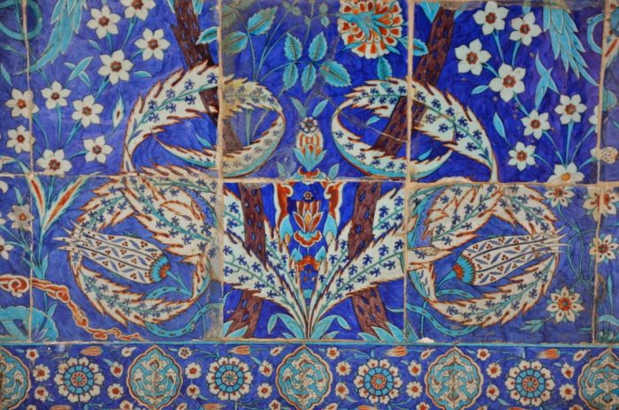 Rüstem Paşa Camii'nin Çinileri FTH 5307 700x464 - Rüstem Paşa Camii'nin Çinileri