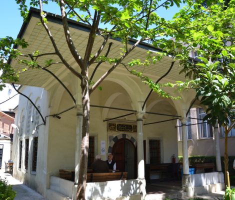 Haci Selim Aga Kutuphanesi uskudar 470x400 - Hacı Selim Ağa Kütüphanesi : Huzur Bahçesi