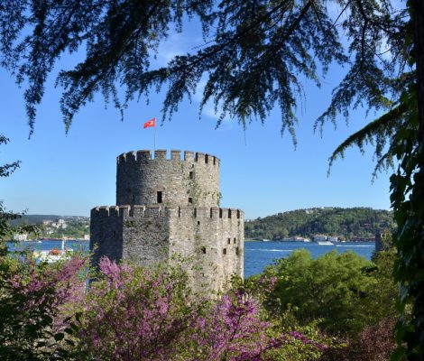 Rumeli Hisarı'nda Erguvanlar Arasında Boğaz Seyri Rumeli Hisari Erguvan Bogaz 470x400 - Rumeli Hisarı'nda Erguvanlar Arasında Boğaz Seyri