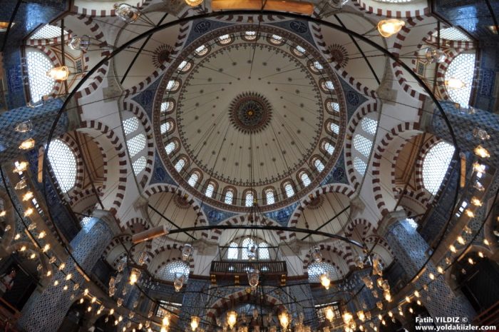 Rüstem Paşa Camii'nin Çinileri Rustem Pasa Camii Kubbesi 700x465 - Rüstem Paşa Camii'nin Çinileri