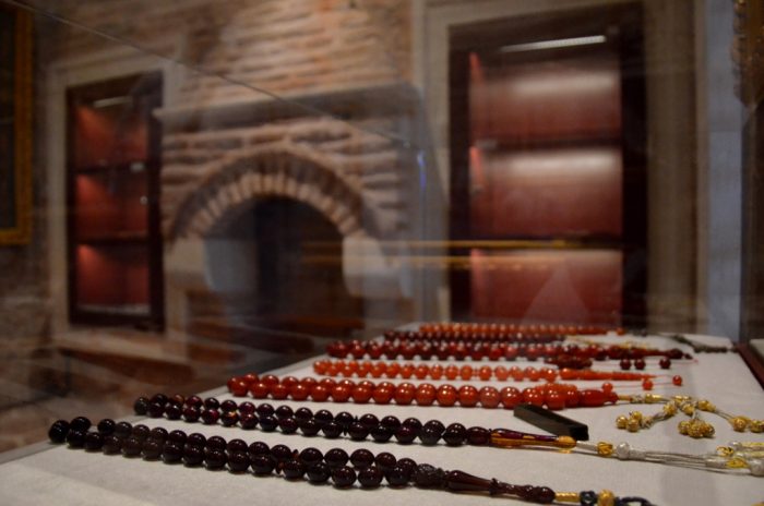 Siyavus pasa tesbih muzesi 700x464 - Siyavuş Paşa Medresesi Hilye-i Şerif ve Tesbih Müzesi