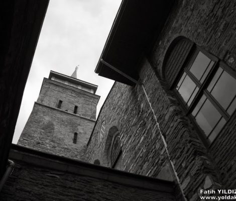 arap camii minare 3 470x400 - Arap Camii : İstanbul'da Endülüs Kokusu Almak