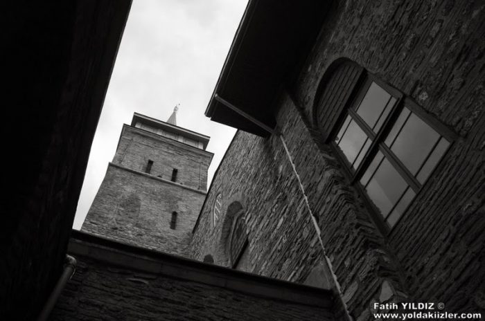 Arap Camii : İstanbul'da Endülüs Kokusu Almak arap camii minare 3 700x464 - Arap Camii : İstanbul'da Endülüs Kokusu Almak