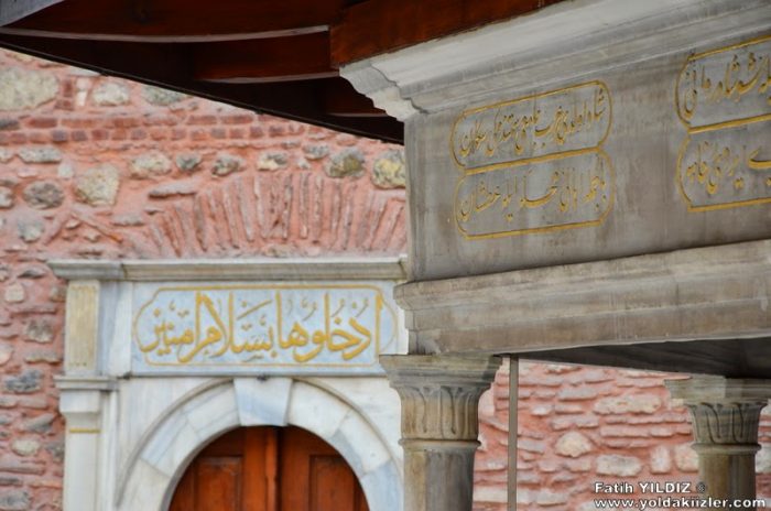 Arap Camii : İstanbul'da Endülüs Kokusu Almak arap camii sadirvan 2 700x464 - Arap Camii : İstanbul'da Endülüs Kokusu Almak