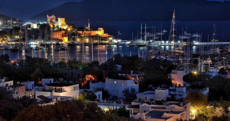 bodrum gezi rehberi 1 805x423 - Bodrum : Mavi ile Beyazın Kol Kola Gezdiği Şehir