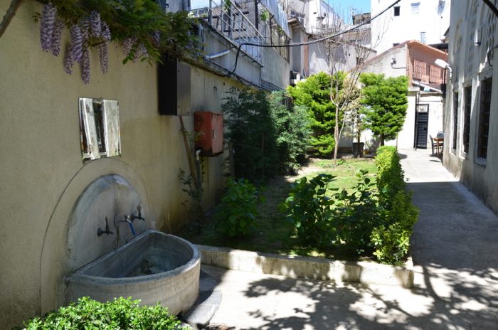 Hacı Selim Ağa Kütüphanesi : Huzur Bahçesi haci selim aga cesmesi 700x464 - Hacı Selim Ağa Kütüphanesi : Huzur Bahçesi