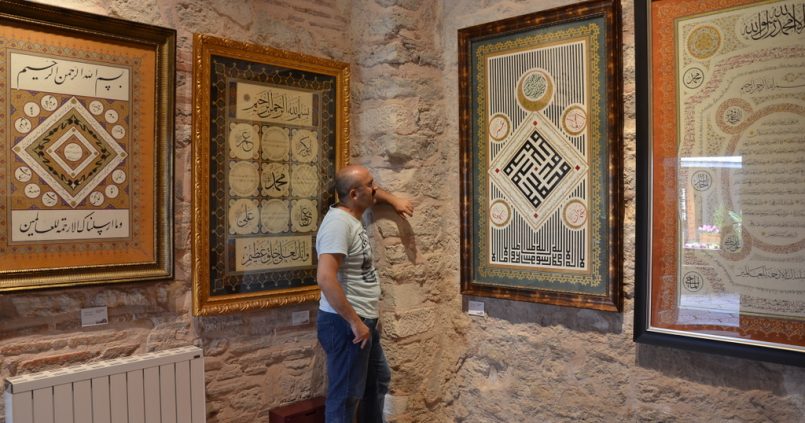 hilye i serif muzesi gezisi 805x423 - Siyavuş Paşa Medresesi Hilye-i Şerif ve Tesbih Müzesi