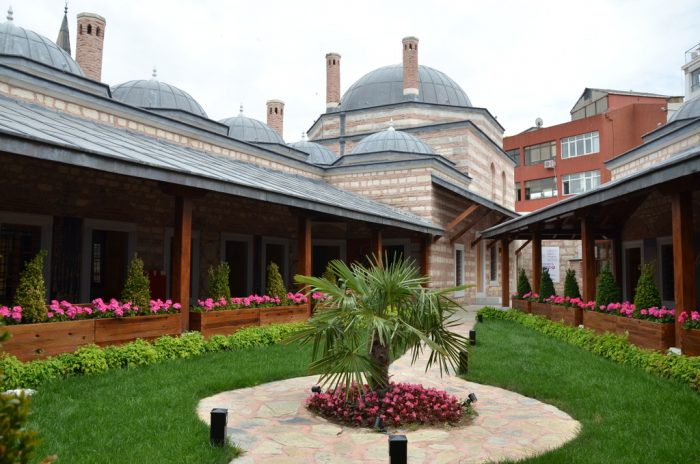 siyavus pasa medresesi buyuk dershane 700x464 - Siyavuş Paşa Medresesi Hilye-i Şerif ve Tesbih M&uuml;zesi