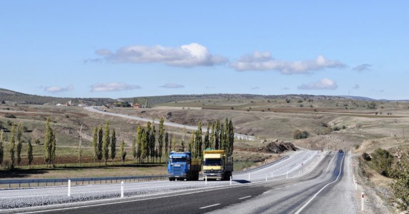 yol kamyon yazilari 805x423 - Kamyon Yazıları : Yolların Edebiyatı
