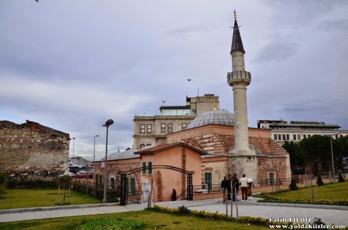  Evliya Çelebi'nin meşhur duası "Seyahat ya Rasulullah" Ahş Çelebi Camii'nde söylenmiştir.