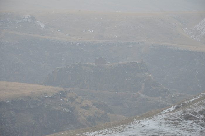 ani harabeleri kiz kalesi kilisesi 700x464 - Ani Harabeleri : Binbir Kiliseli Kutsal Şehir