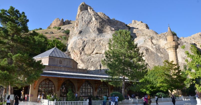 darende somuncu baba kulliyesi 805x423 - Darende : Somuncu Baba'nın Duası, Suyun Bereketi