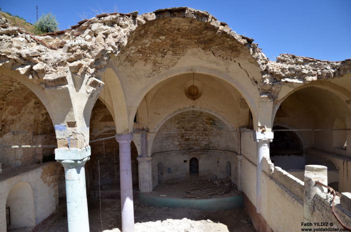 gurun kilisesi 700x464 - Gürün : Şuğul Vadisi'nden Gökpınar Gölü'ne Bozkırın Ortasında Bir Vaha