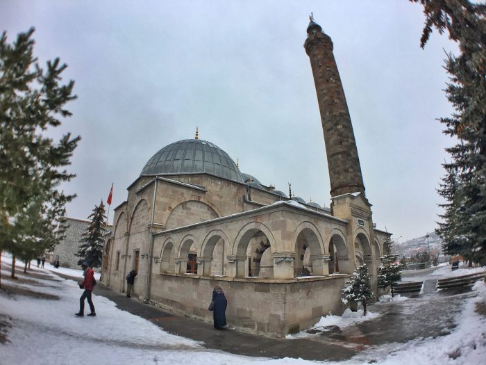 Kars : Soğuk Diyarların Sıcak Şehri harakani turbesi kars 700x525 - Kars : Soğuk Diyarların Sıcak Şehri