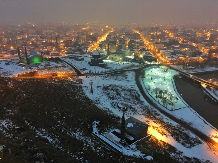 kars kale gece pan 700x525 - Kars : Soğuk Diyarların Sıcak Şehri