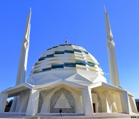 marmara ilahiyat camii 470x400 - Marmara İlahiyat Camii : Geçmişten Geleceğe Bir Köprü