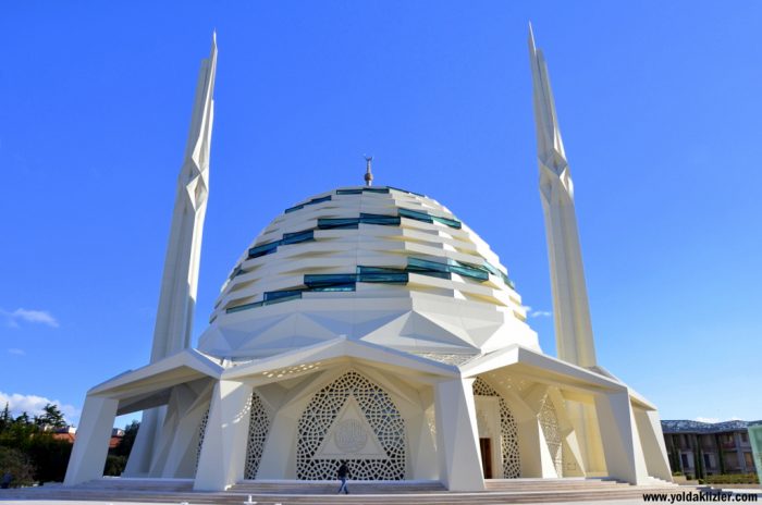 Marmara İlahiyat Camii