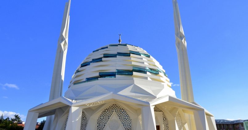 marmara ilahiyat camii 805x423 - Marmara İlahiyat Camii : Geçmişten Geleceğe Bir Köprü
