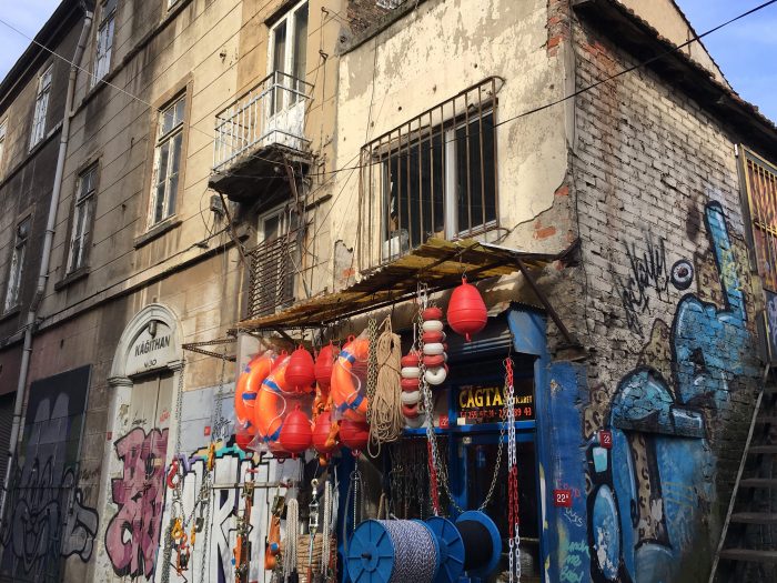 Derya Deniz İstanbul : Karaköy Unkapanı karakoy persembe pazari 700x525 - Derya Deniz İstanbul : Karaköy Unkapanı