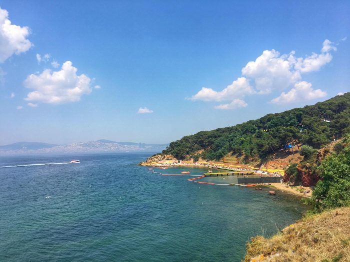Heybeliada Değirmen Burnu heybeliada degirmen burnu plaji 700x525 - Heybeliada Değirmen Burnu