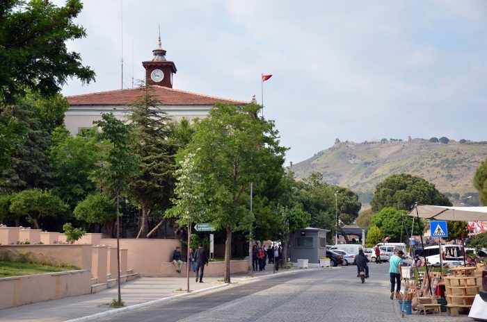 Saat Kulesi : Zamanın Tanıkları Bergama saat kulesi 1 700x464 - Saat Kulesi : Zamanın Tanıkları