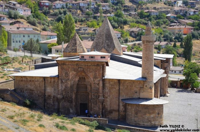 Divrigi Ulu Camii 700x464 - Divriği Ulu Camii : Anadolu'nun El-Hamrası