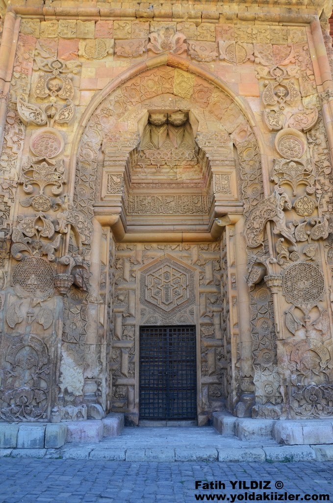 Divrigi Ulu Camii Cennet Kapi - Divriği Ulu Camii : Anadolu'nun El-Hamrası