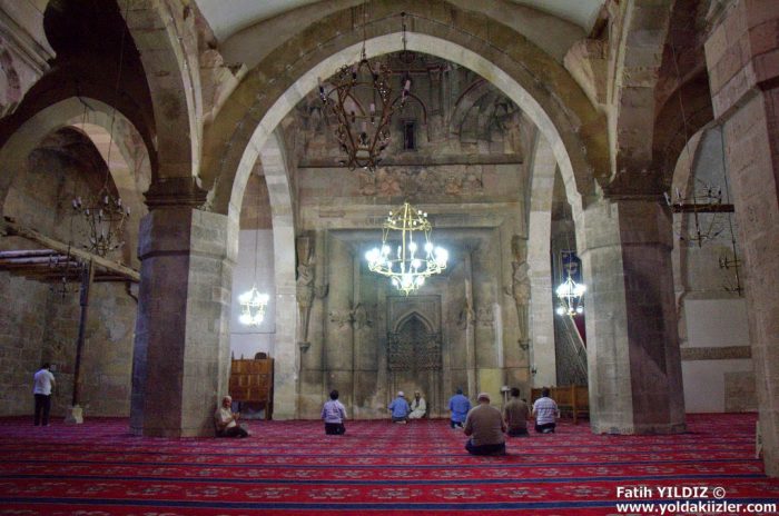 Divrigi Ulu Camii ic 700x464 - Divriği Ulu Camii : Anadolu'nun El-Hamrası