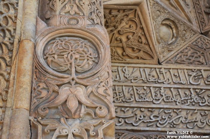 FTH 6667 700x464 - Divriği Ulu Camii : Anadolu'nun El-Hamrası