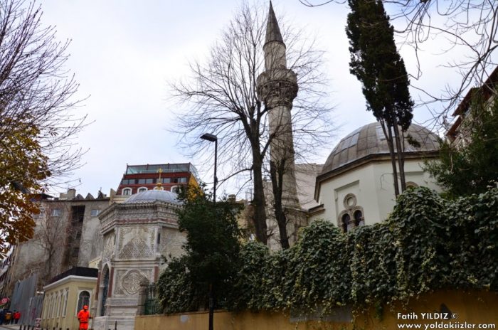 Keçecizade Fuat Paşa Türbesi : Endülüs'ten Bir Demet Kececizade Fuat Pasa Camii 700x464 - Keçecizade Fuat Paşa Türbesi : Endülüs'ten Bir Demet