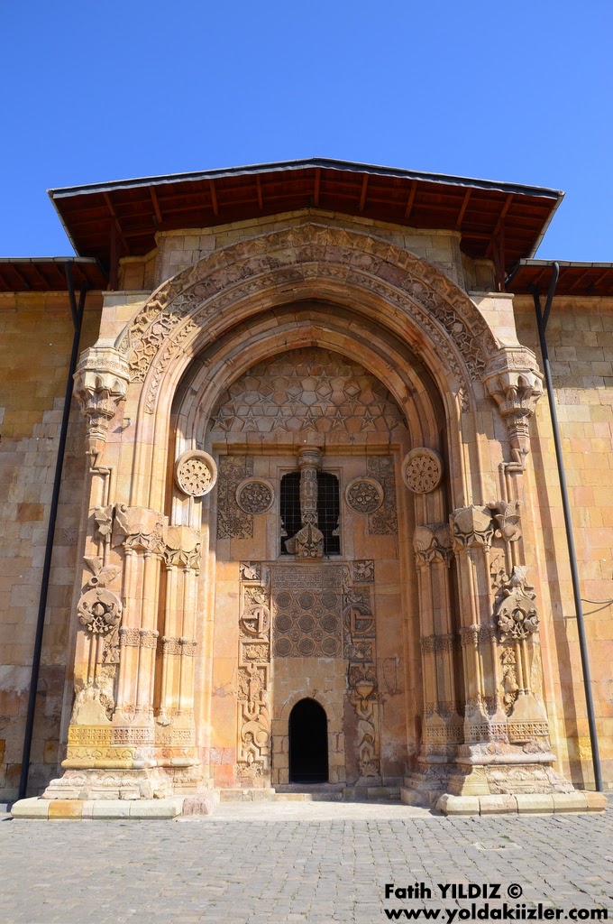 divrigi ulu camii darussifa - Divriği Ulu Camii : Anadolu'nun El-Hamrası