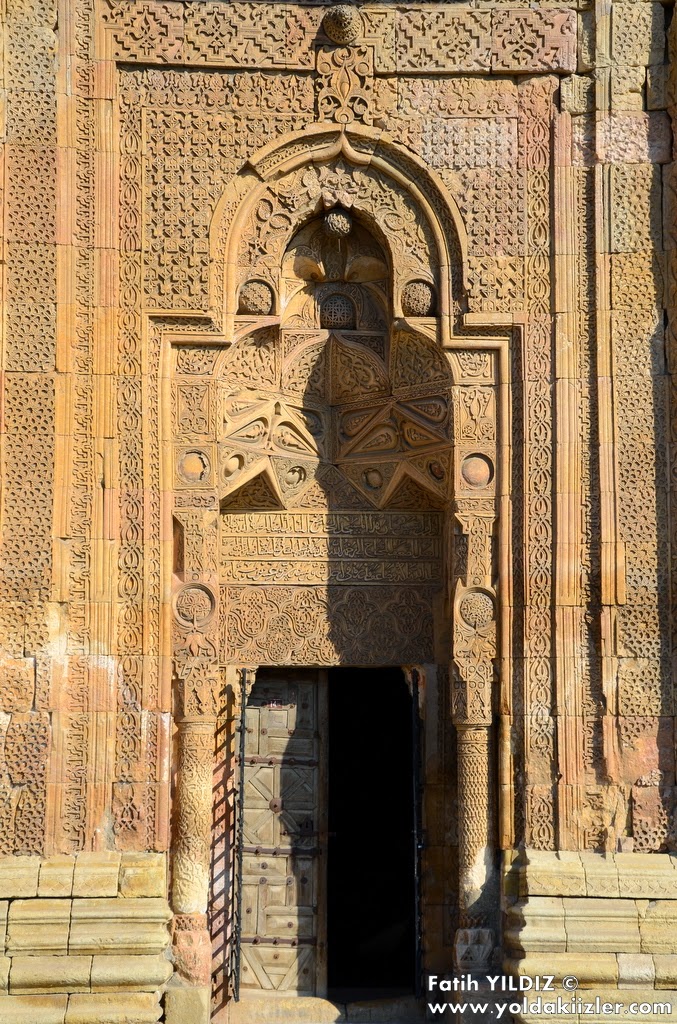 divrigi ulu camii golge - Divriği Ulu Camii : Anadolu'nun El-Hamrası