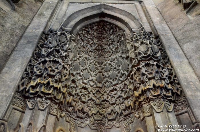divrigi ulu camii mihrap 700x464 - Divriği Ulu Camii : Anadolu'nun El-Hamrası