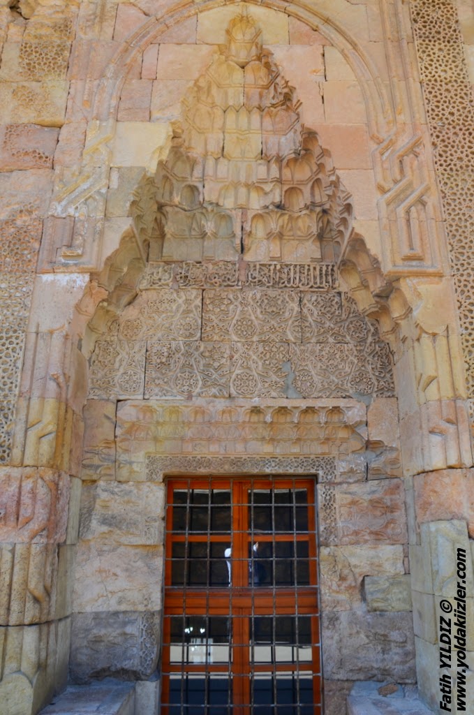 divrigi ulu camii sah kapi - Divriği Ulu Camii : Anadolu'nun El-Hamrası