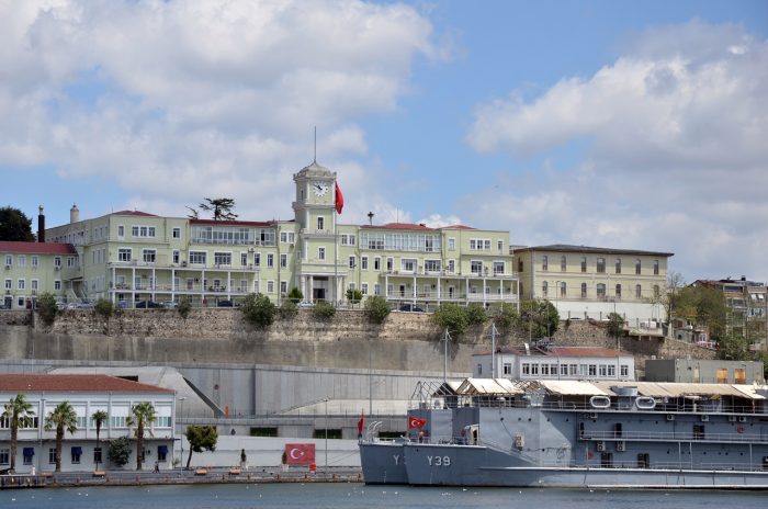 Saat Kulesi : Zamanın Tanıkları istanbul deniz hastanesi saat kulesi 1 700x464 - Saat Kulesi : Zamanın Tanıkları