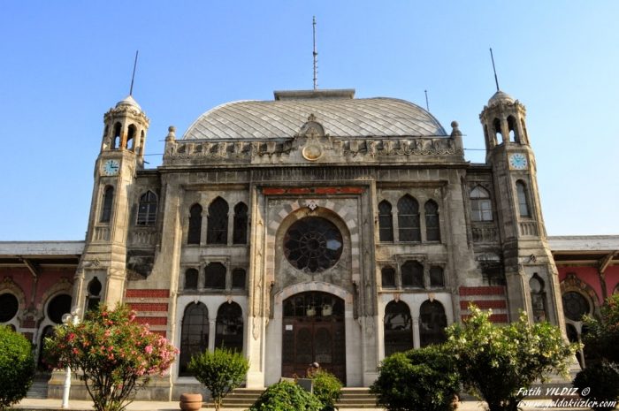 Saat Kulesi : Zamanın Tanıkları sirkeci gari saat kuleleri 1 700x465 - Saat Kulesi : Zamanın Tanıkları