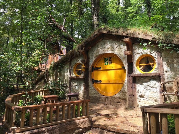 ormanya hobbit evleri 700x525 - Ormanya : Hobbitlerin Masal Gibi Köyü