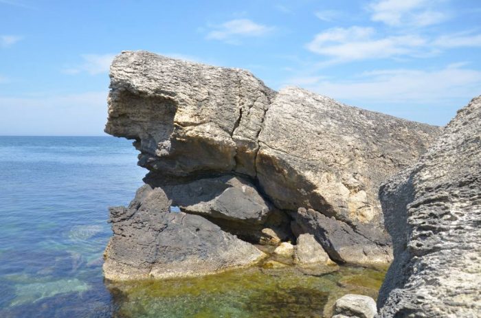 kefken kayaliklar 700x463 - Kefken ve Kerpe : Karadeniz'in İncileri