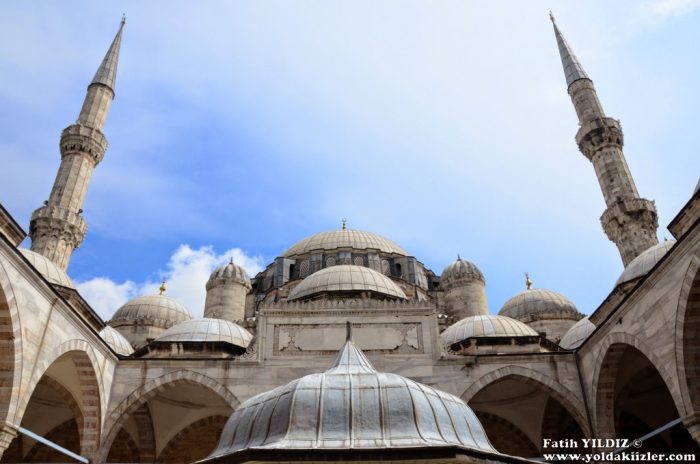 sehzade camii minare 700x464 - Şehzade Mehmet T&uuml;rbesi : Evlat Acısının &Ccedil;inilere Yansıması